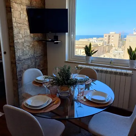 Chic With Sea View דירה *
