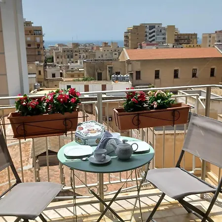 Chic With Sea View Apartment *